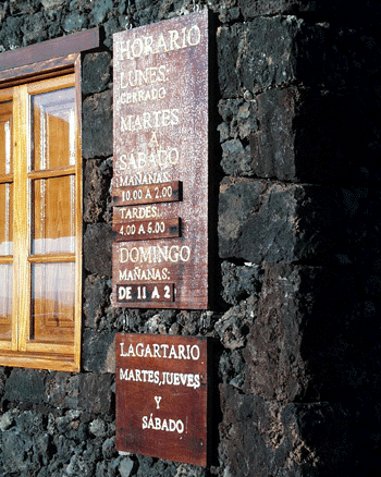Entrada - Eingang - Entry:  Poblado de Guinea + Lagartario